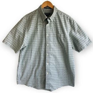 Eddie Bauer Wrinkle Resistant relaxed fit Short Sleeve Button up Shirt Sz L